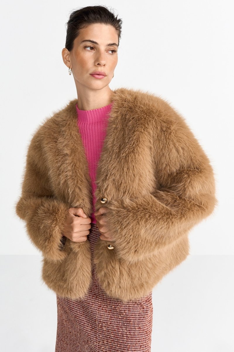 Kurze Felljacke mit Knöpfen-Rich & Royal