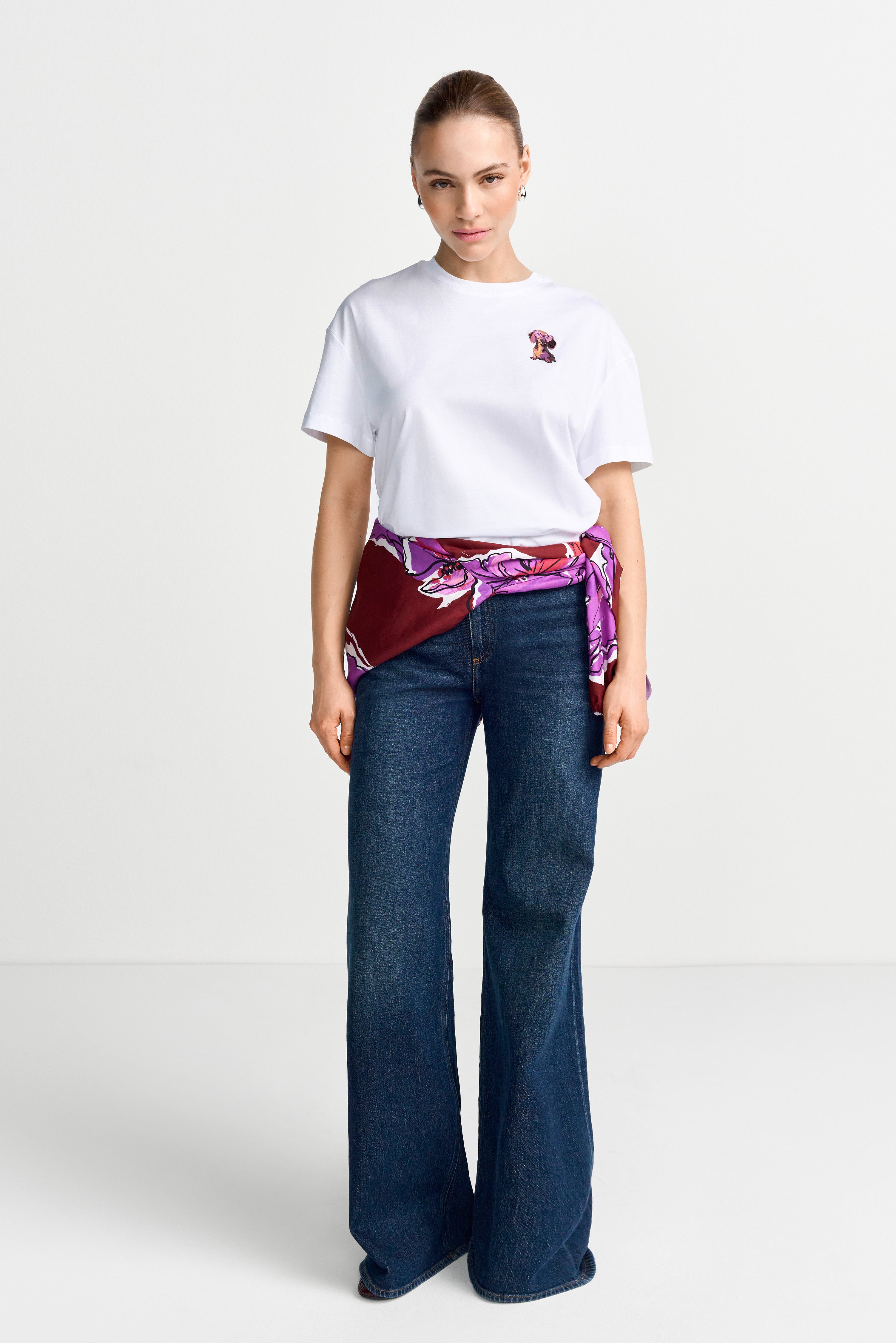 Weißes T-Shirt mit Strassdetails-Rich & Royal