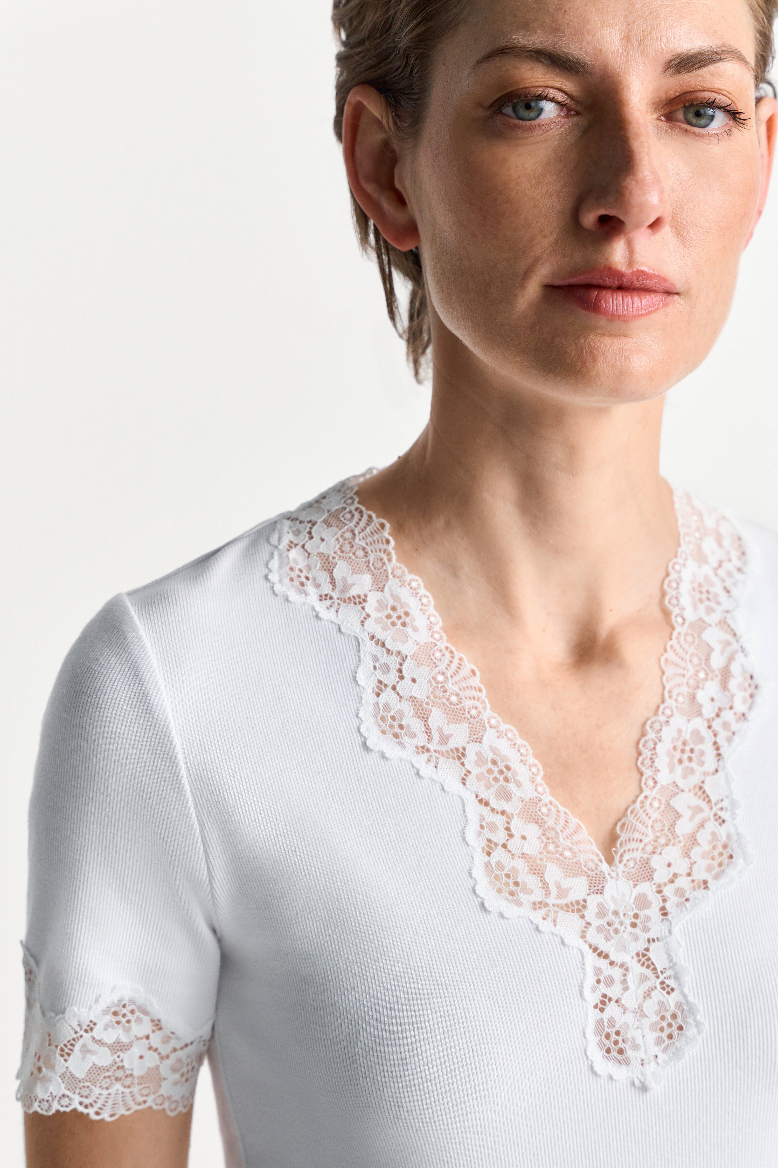 Figurbetontes Rippshirt mit Spitze-Rich & Royal