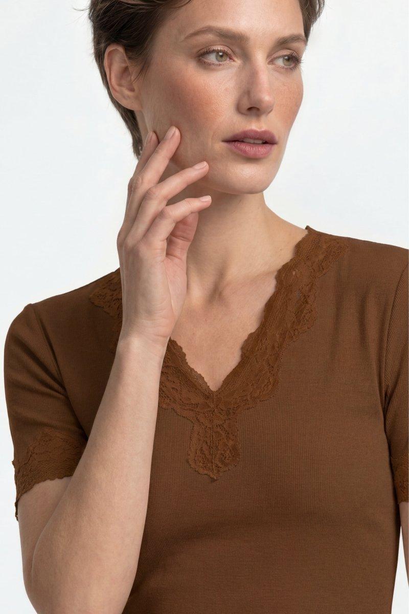 Figurbetontes Rippshirt mit Spitze-Rich & Royal