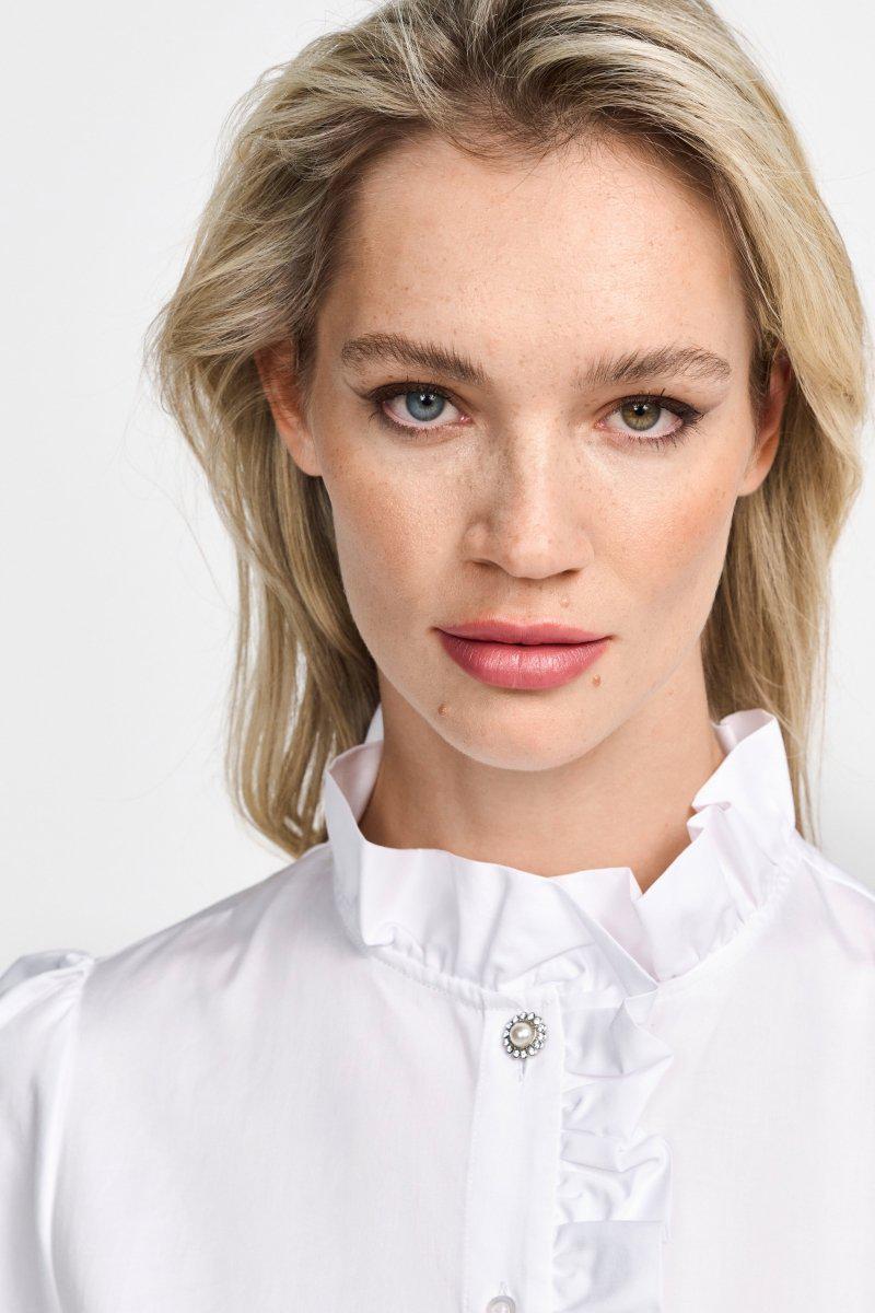 White blouse with ruffled collar Rich & Royal