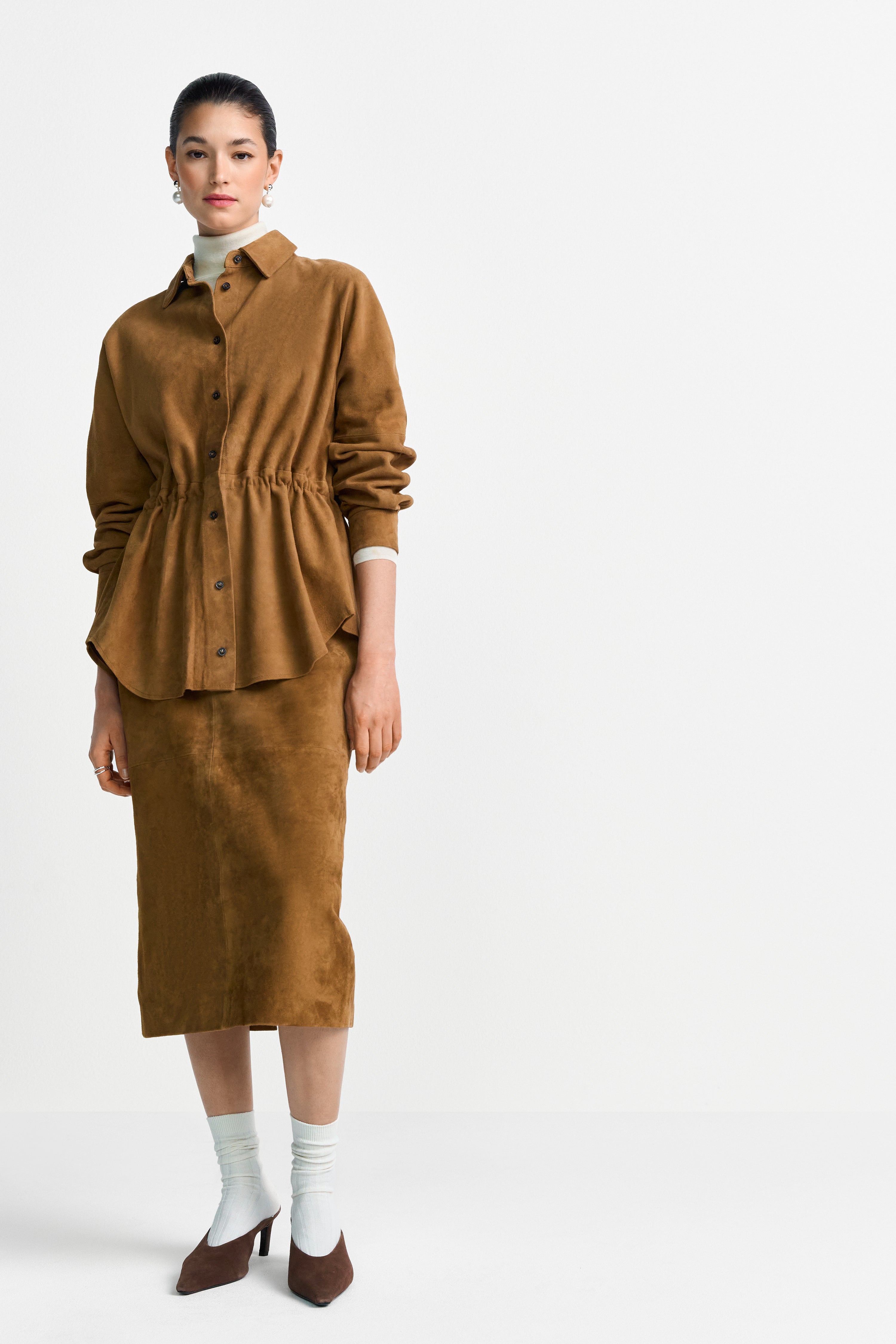 Cognacbraune Hemdjacke aus Velours-Rich & Royal