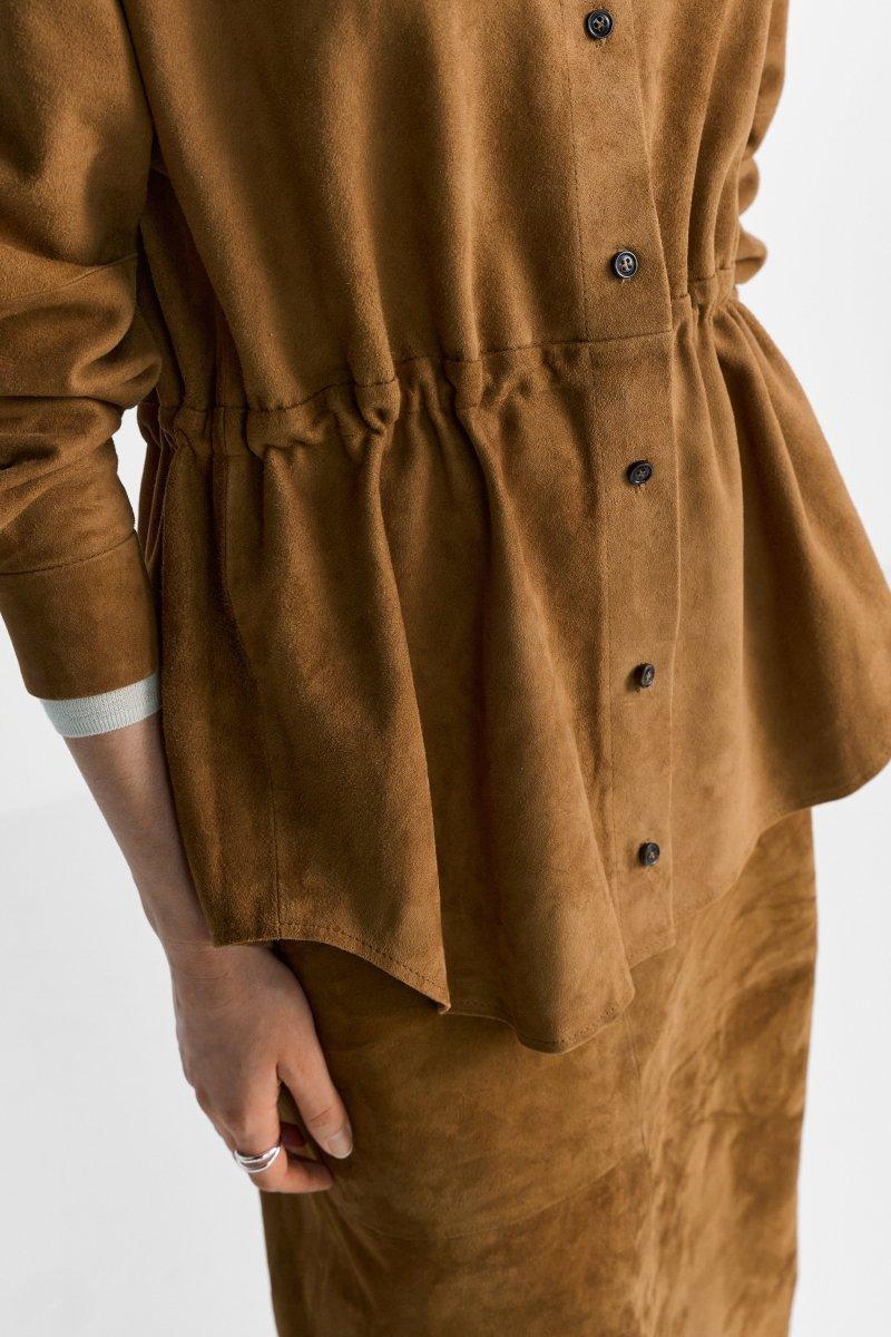 Cognacbraune Hemdjacke aus Velours-Rich & Royal