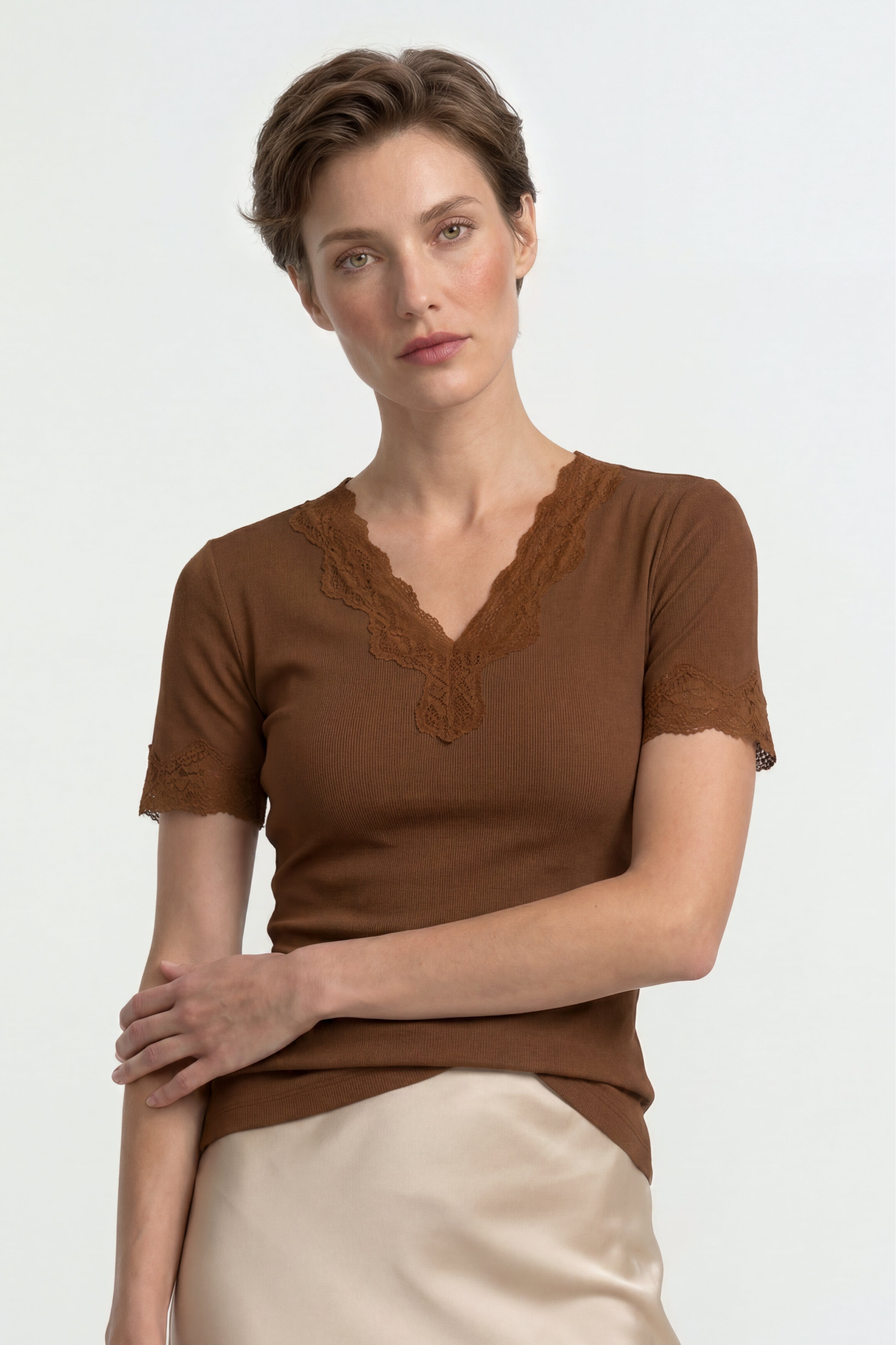 Figurbetontes Rippshirt mit Spitze-Rich & Royal