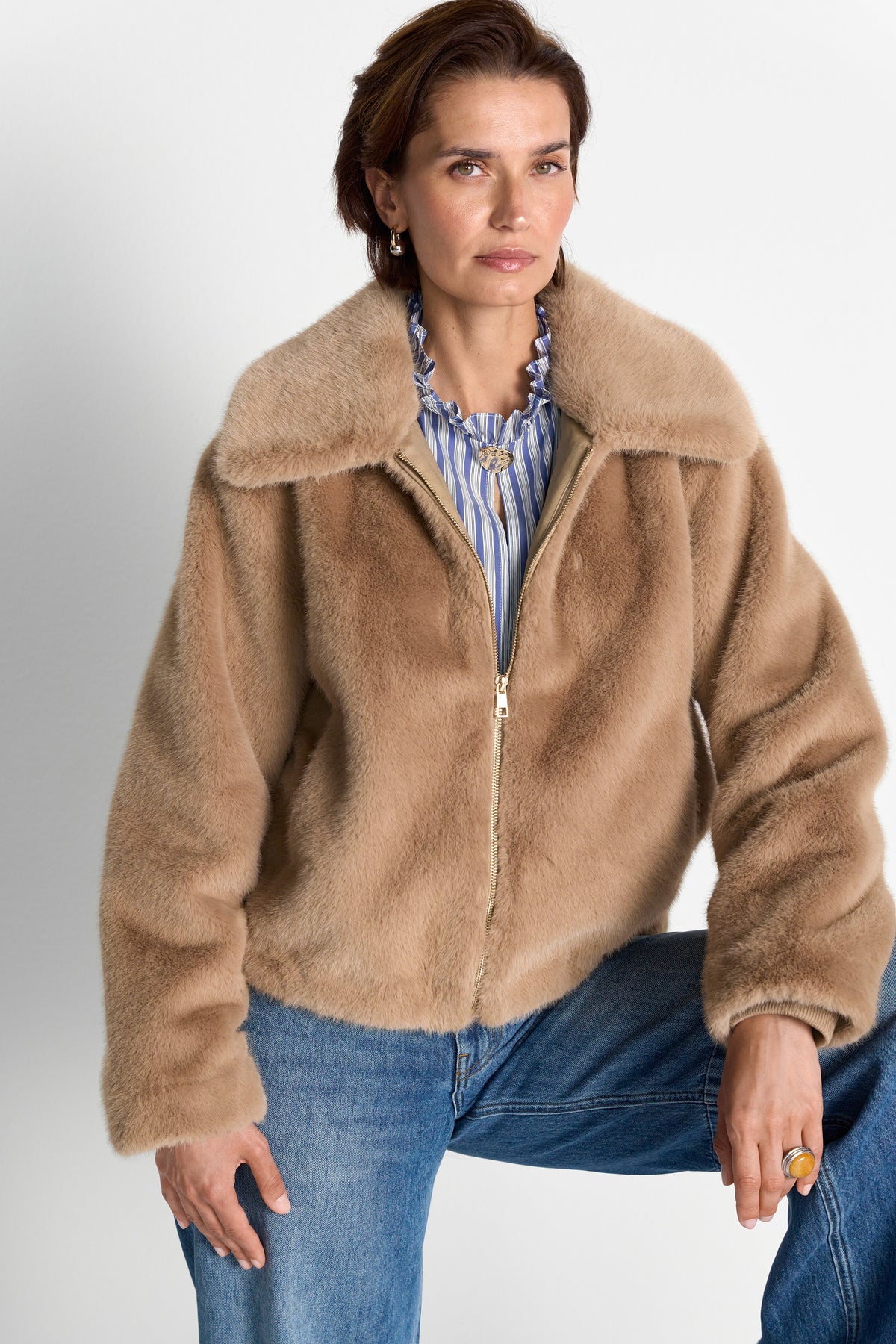 Kurzjacke aus Fellimitat-Rich & Royal